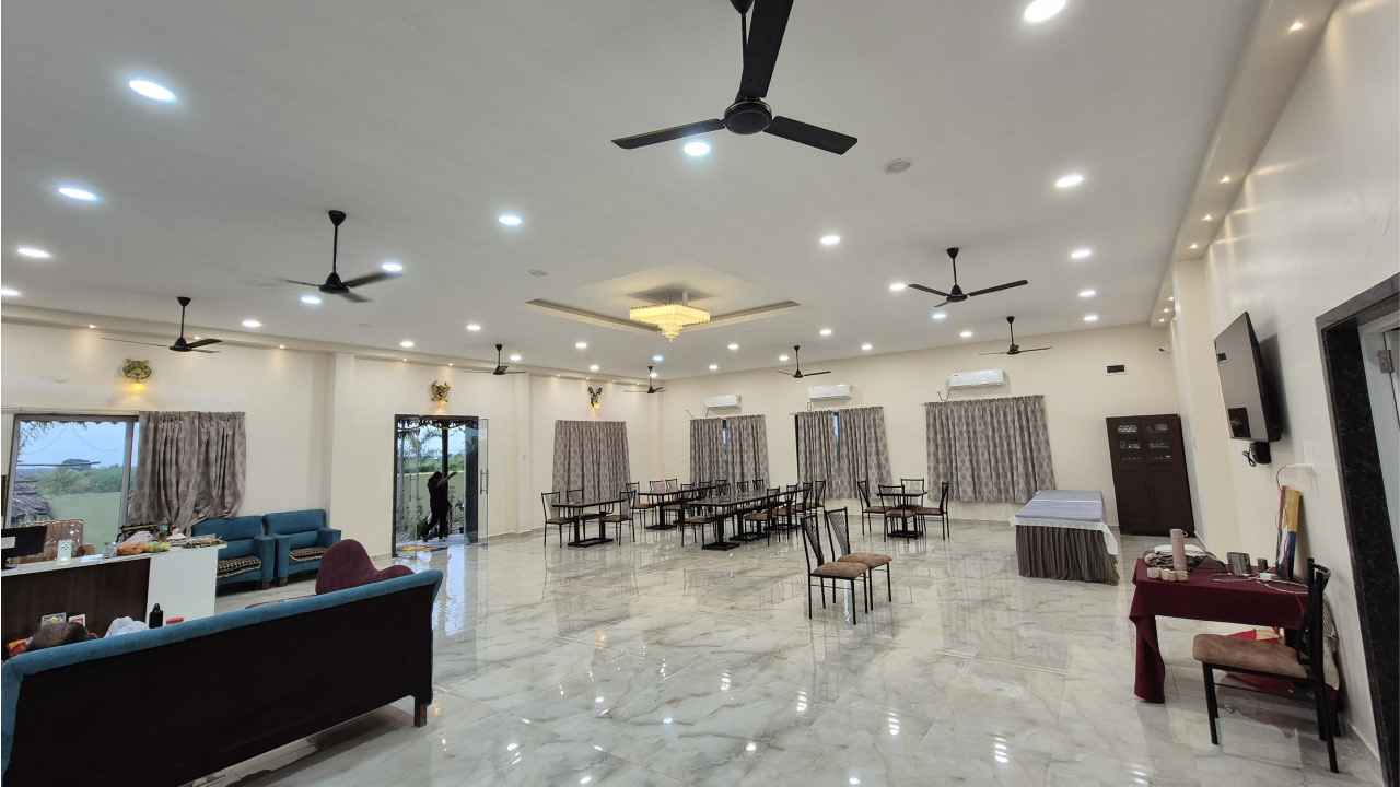 Veg and non-veg multi-cuisine restaurant at City Flora Tiger Resort