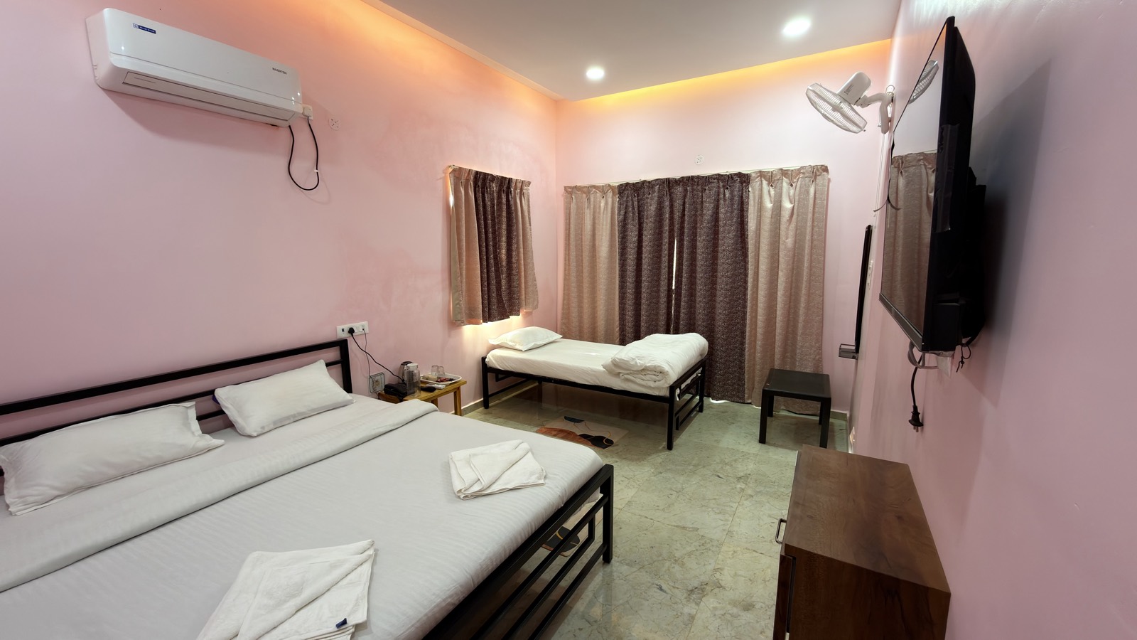 Deluxe Room at City Flora Tiger Resort